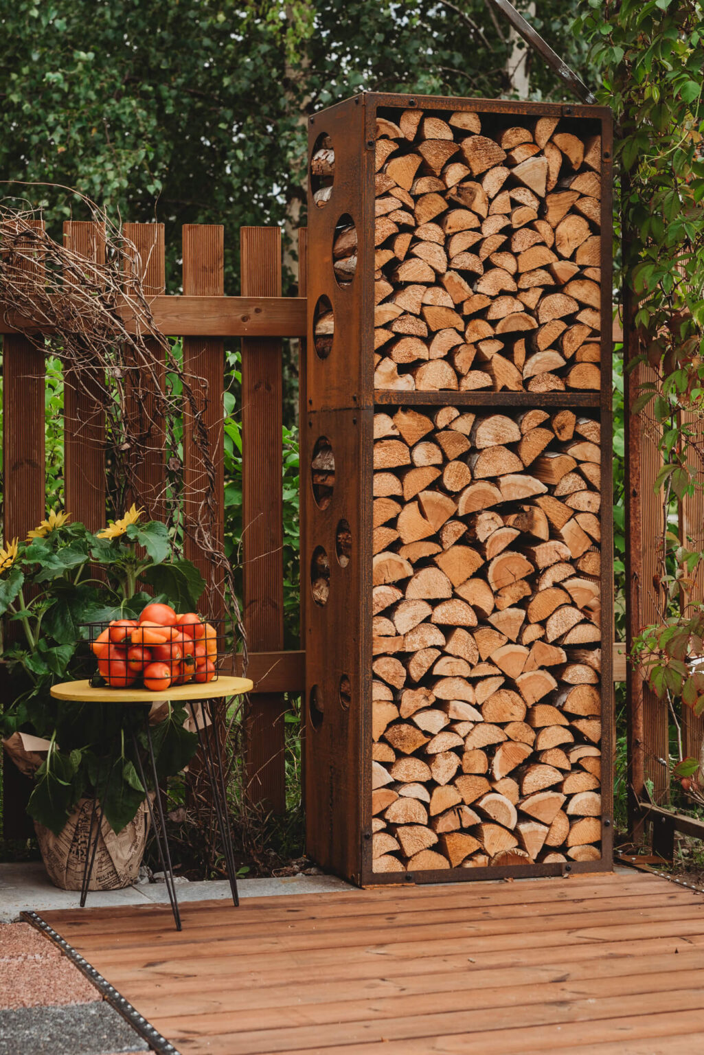 GrillSymbol Cortenstål vedförvaring WoodStock storlek L (storlek: 60 x 37 x 170 cm)